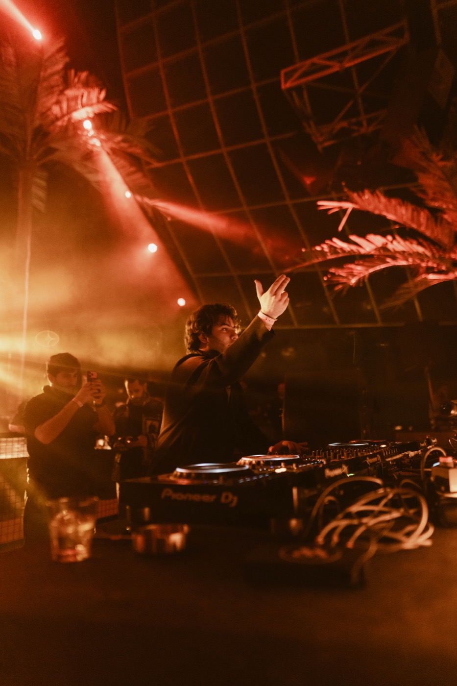 A DEEN mid-set, frame 3